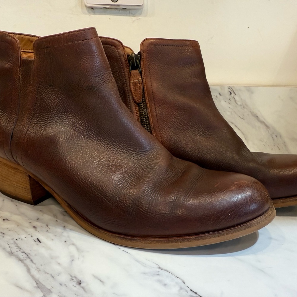 Brown Leather Ankle Boots Clark’s size 9 Booties
